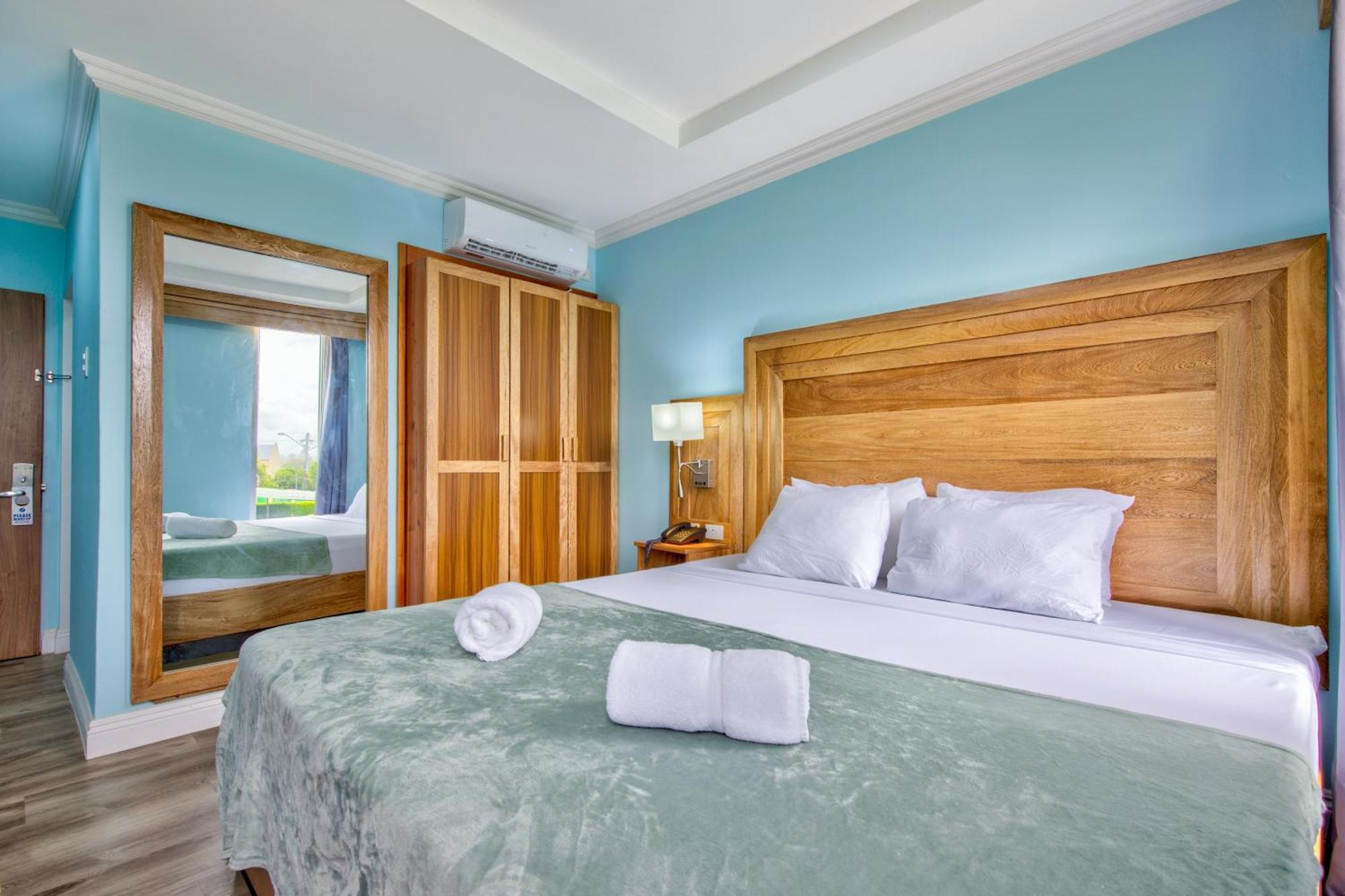 Airport Suites Hotel Piarco Exterior photo
