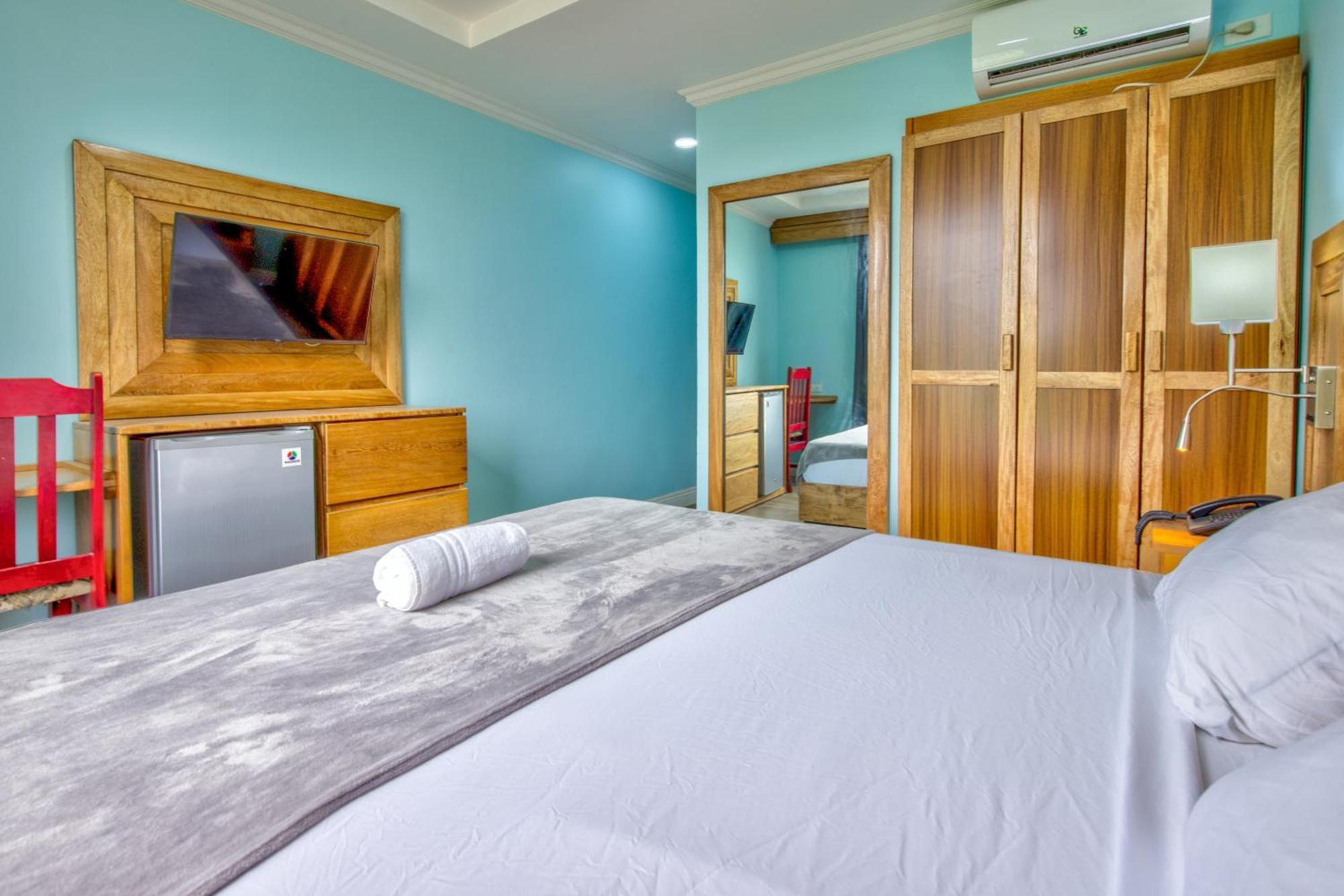 Airport Suites Hotel Piarco Exterior photo